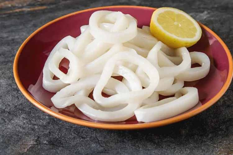 Chipirones encebollados
