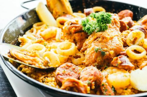 Paella mixta de marisco y pollo