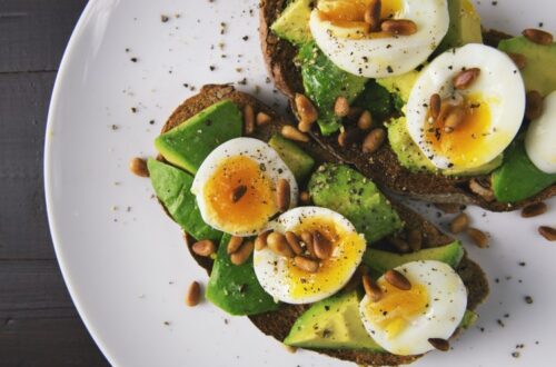 ¿Es bueno tomar café justo después de comer?